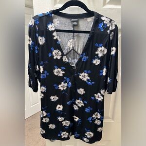 Torrid Floral V-Neck Top | Size 1 (1X / 14-16)